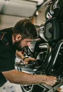 Mantenimiento de Moto en Casa: 10 Pasos que Todo Rider Debe Dominar (¡Ahorra Dinero!)